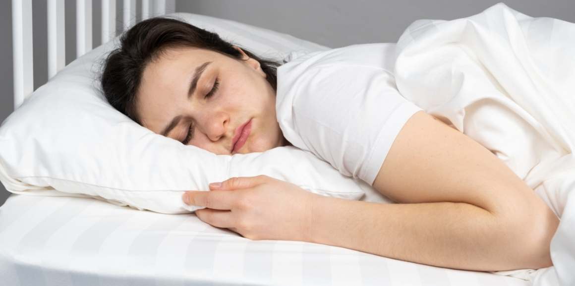 Sfaturi pentru ameliorarea disconfortului în timp ce dormiți pe burtă