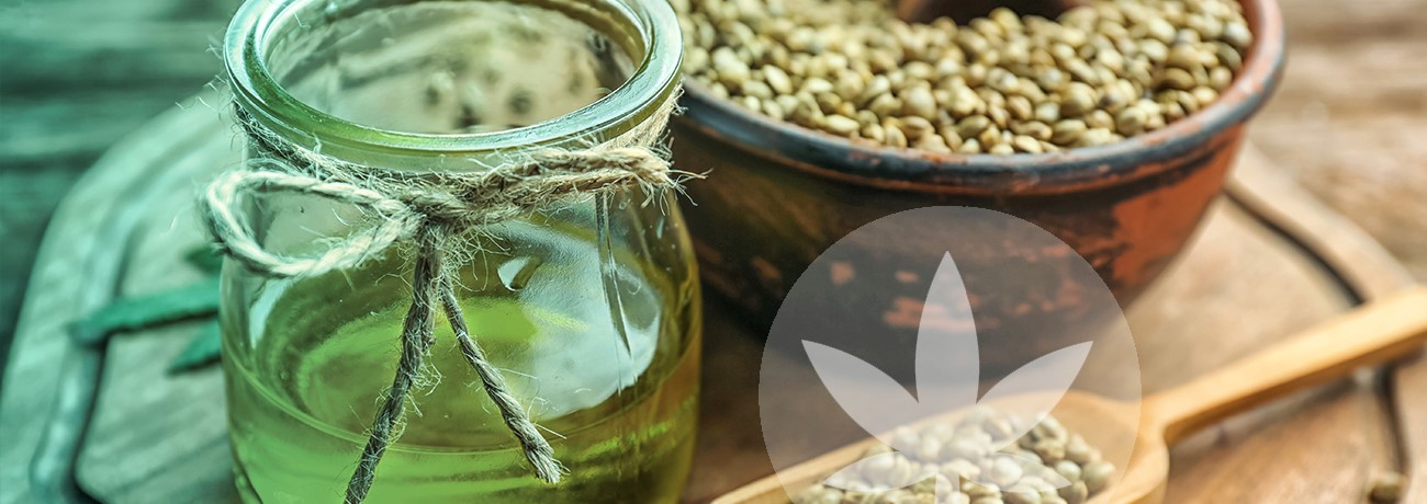 imaginea semințelor de cânepă și a uleiului din semințe de cânepă