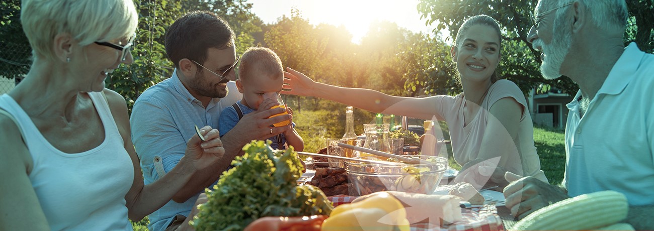 cină în familie în natură