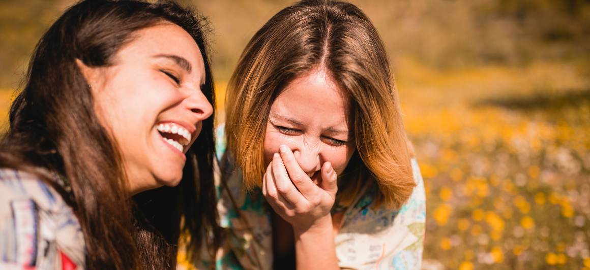 Îmbrățișați bucuria: Râdeți zilnic pentru a elibera tensiunea