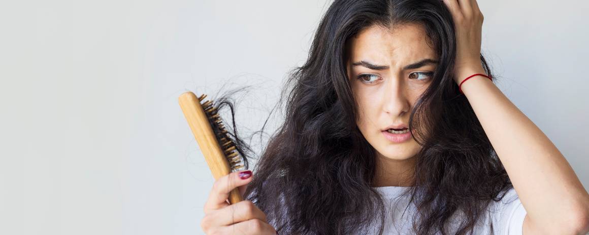 Ce cauzează părul slab și deteriorat?